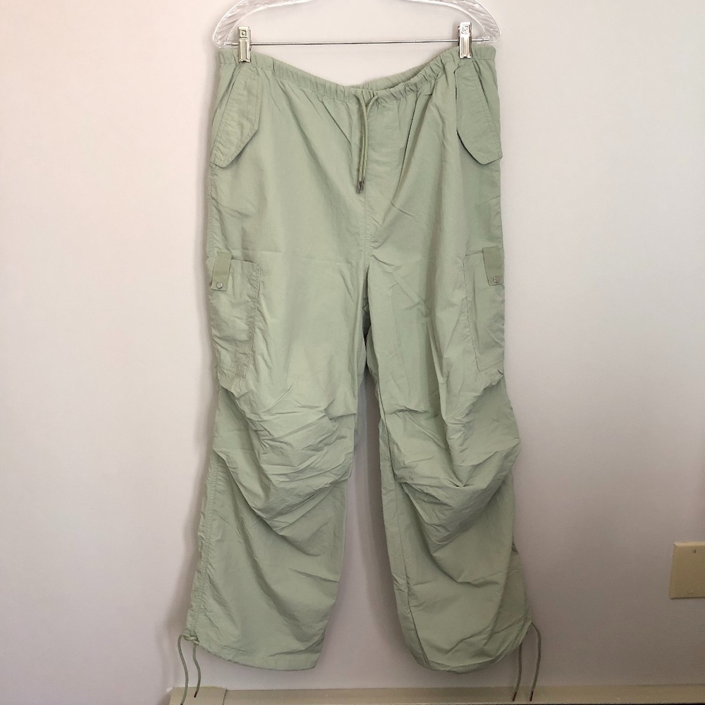 H&M Divided Light Green Oversized Balloon Cargo Pants Size M Pockets, Adjustable